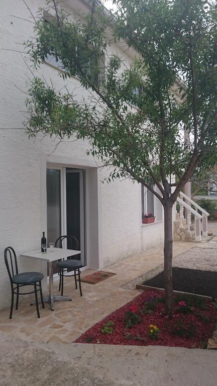 Apartments Mas-Rafaj Vir Bagian luar foto