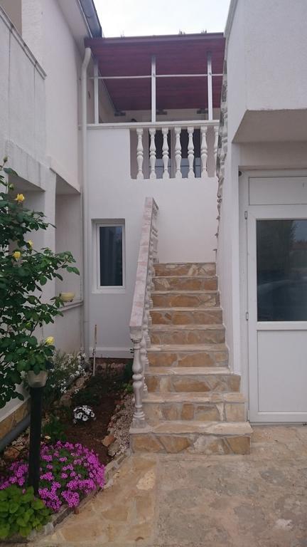Apartments Mas-Rafaj Vir Bagian luar foto