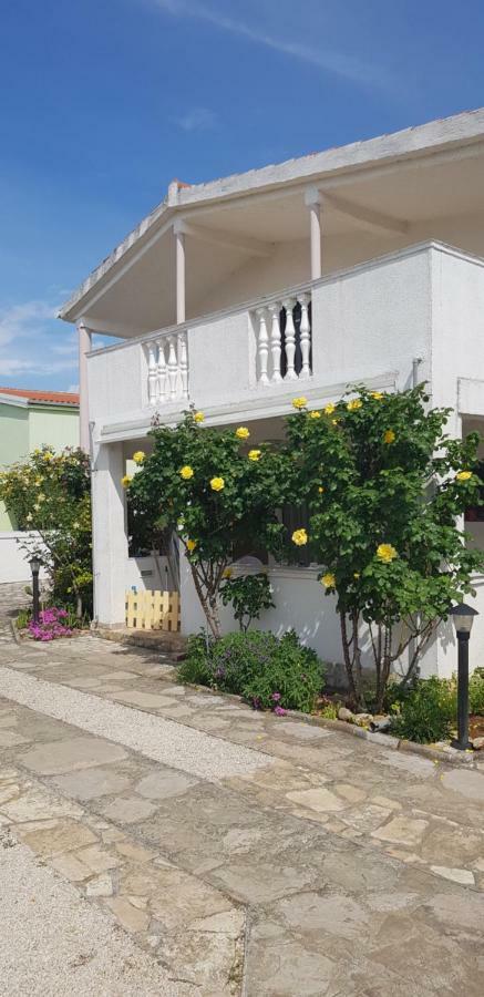 Apartments Mas-Rafaj Vir Bagian luar foto